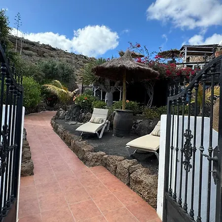 Castillo Lanzarote Bailey - Luxury - Pet Friendly With Heated Pool Ла-Асомада