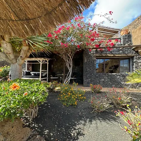 Castillo Lanzarote Bailey - Luxury - Pet Friendly With Heated Pool Ла-Асомада